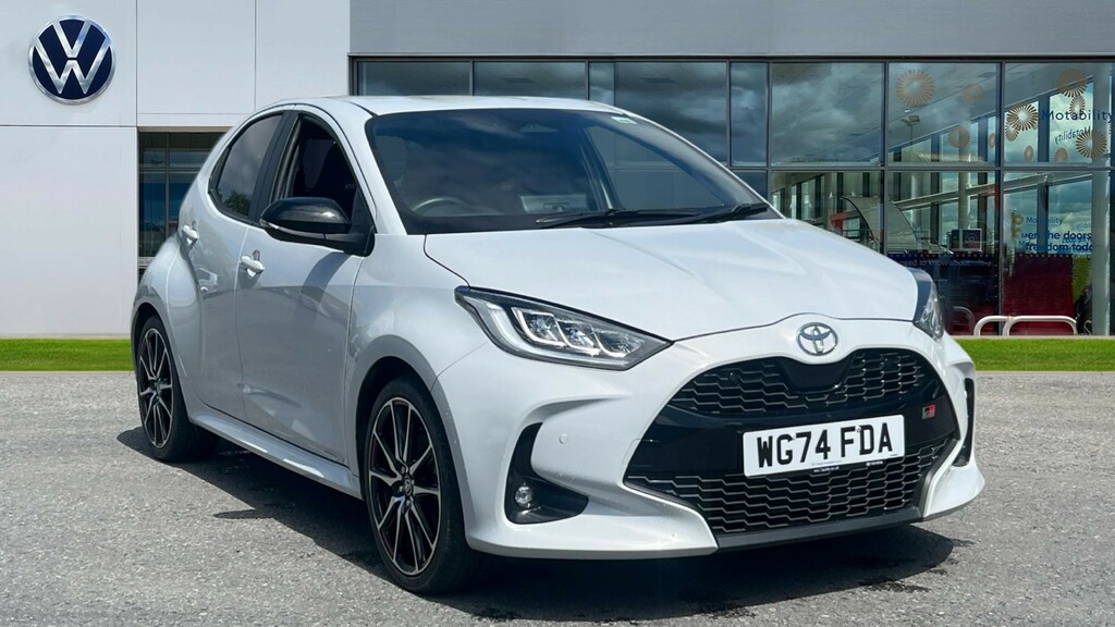 Toyota Yaris Yaris 1.5 Hybrid 130 Gr Sport Cvt Safety Pack Grey