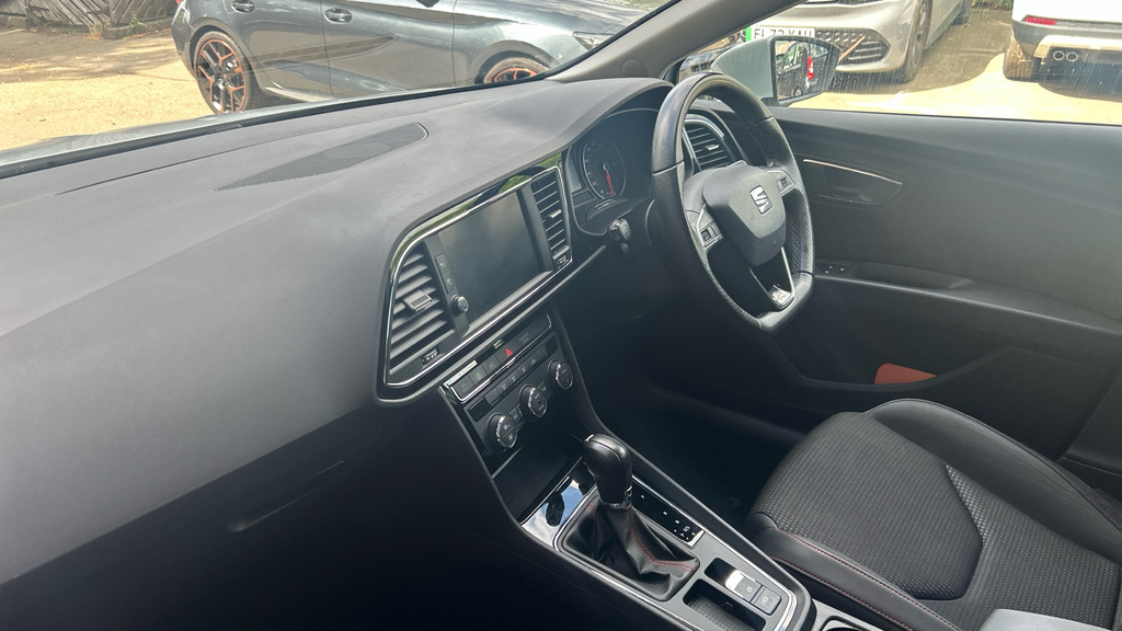 Seat Leon Leon 2.0 Tsi 190 Fr Ez Dsg KK68CWC White #2