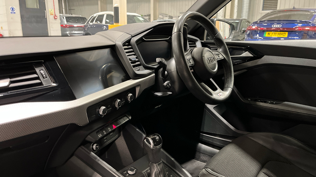 Audi A1 A1 35 Tfsi S Line S Tronic LY19YVH Black #2
