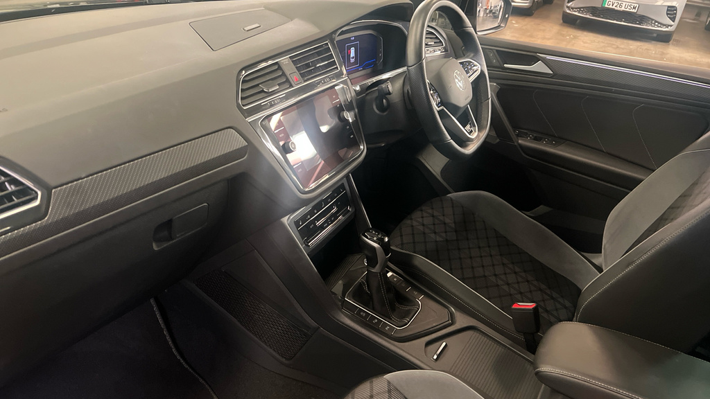 Volkswagen Tiguan Tiguan R-line 1.5 Tsi 150Ps 7-Speed Dsg GY23RXU Black #2