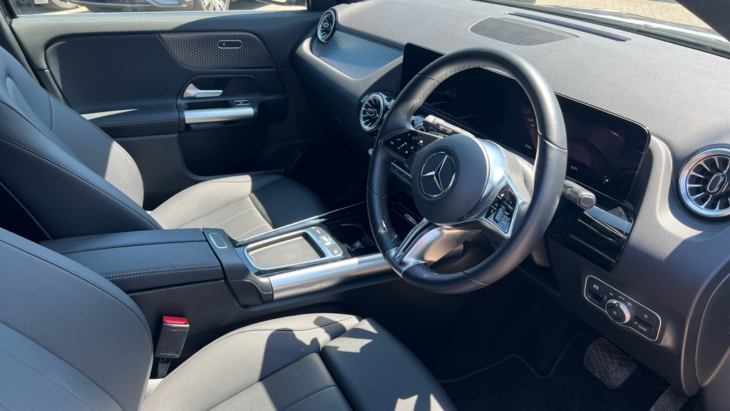 Mercedes-Benz EQA Eqa 250 140Kw Sport Executive 70.5Kwh Black #3