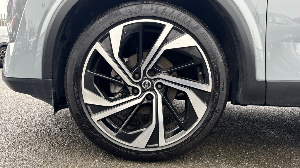 Nissan Qashqai N-connecta Red #17