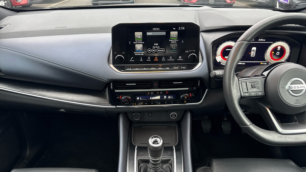 Nissan Qashqai N-connecta Red #11