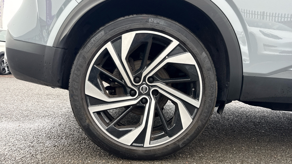 Nissan Qashqai N-connecta Red #19