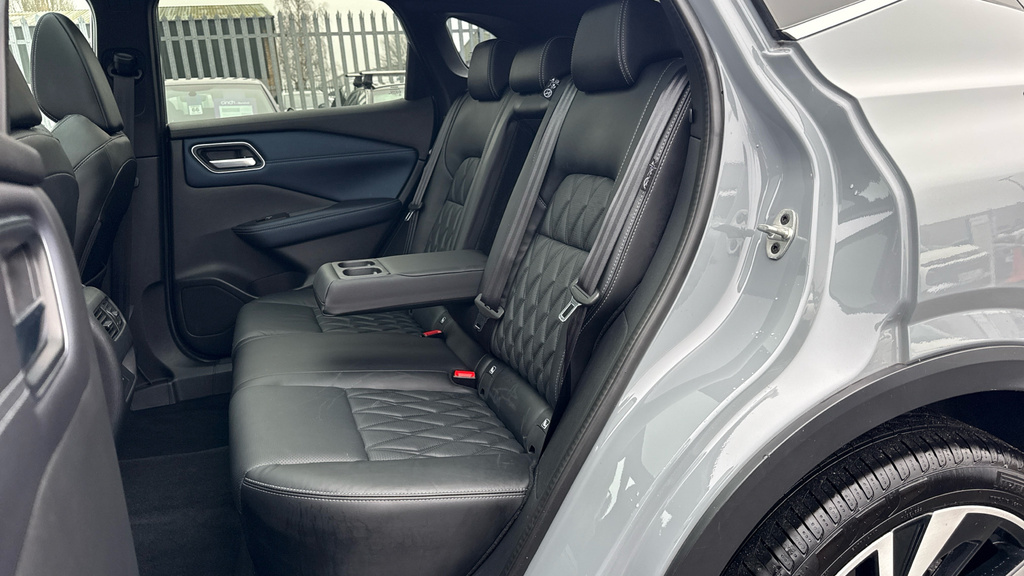Nissan Qashqai N-connecta Red #14