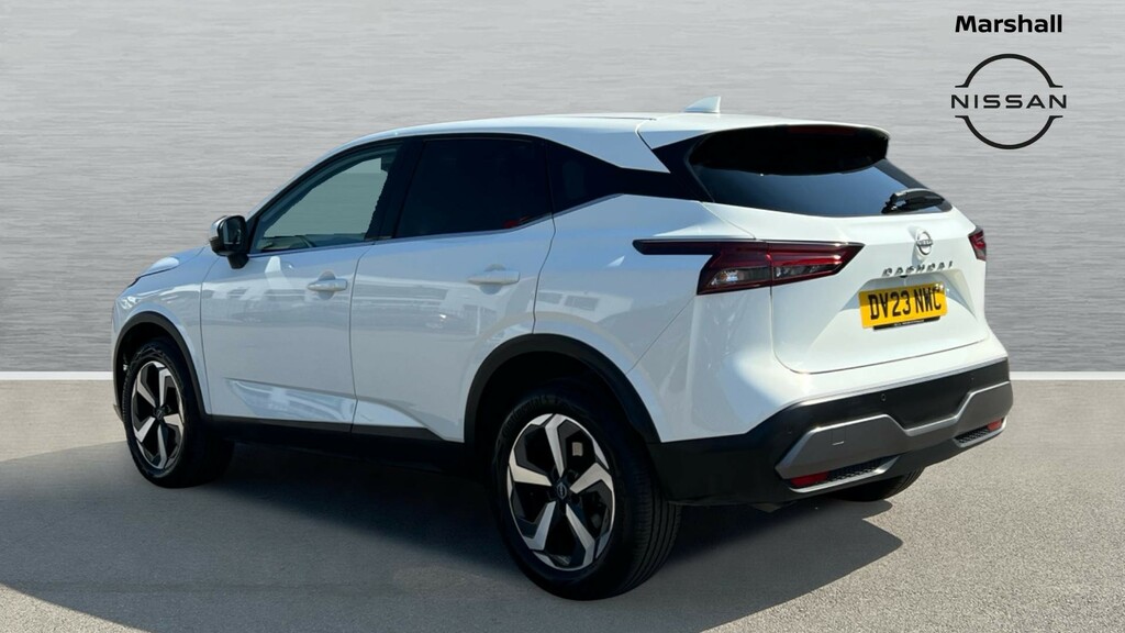 Nissan Qashqai Qashqai 1.3 Dig-t Mh 158 N-connecta Xtronic DV23NWC White #2