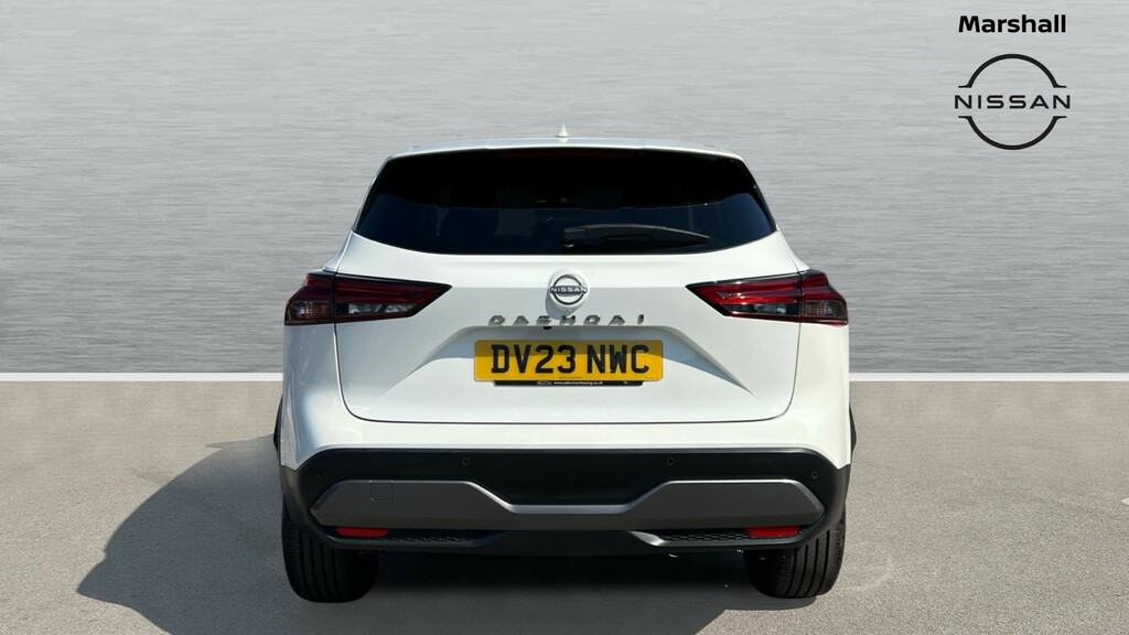 Nissan Qashqai Qashqai 1.3 Dig-t Mh 158 N-connecta Xtronic DV23NWC White #6