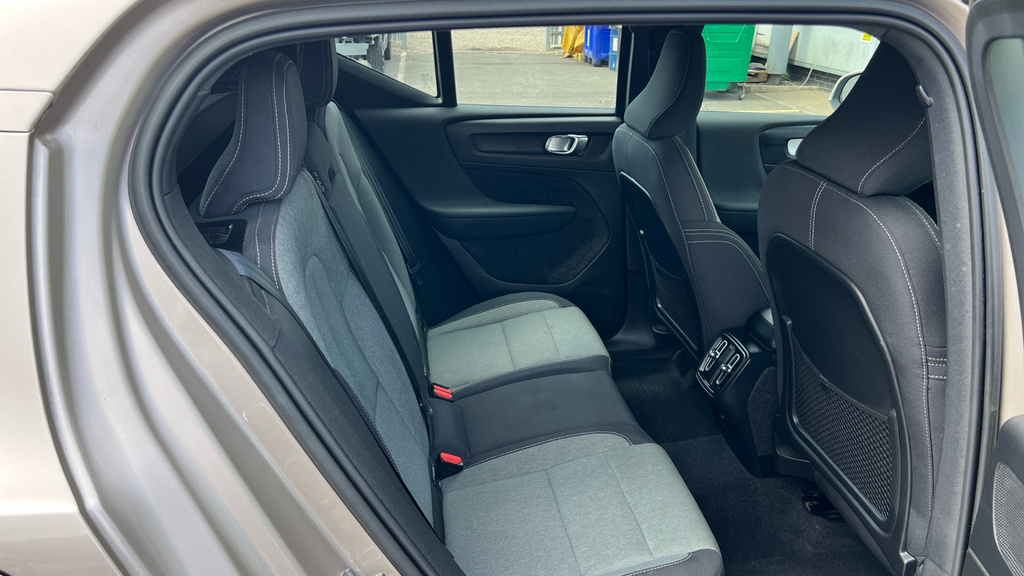Volvo XC40 Xc40 2.0 B3p Core FD72LWJ Gold #6