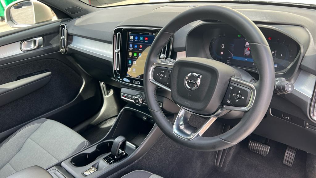 Volvo XC40 Xc40 2.0 B3p Core FD72LWJ Gold #4