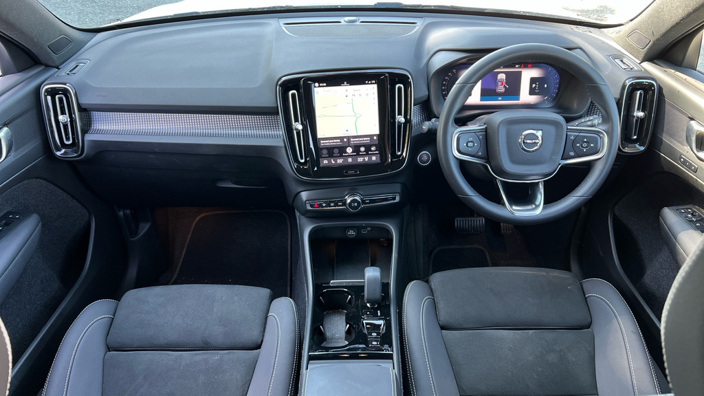 Volvo XC40 Xc40 2.0 B3p Plus Dark FL74HZV White #5