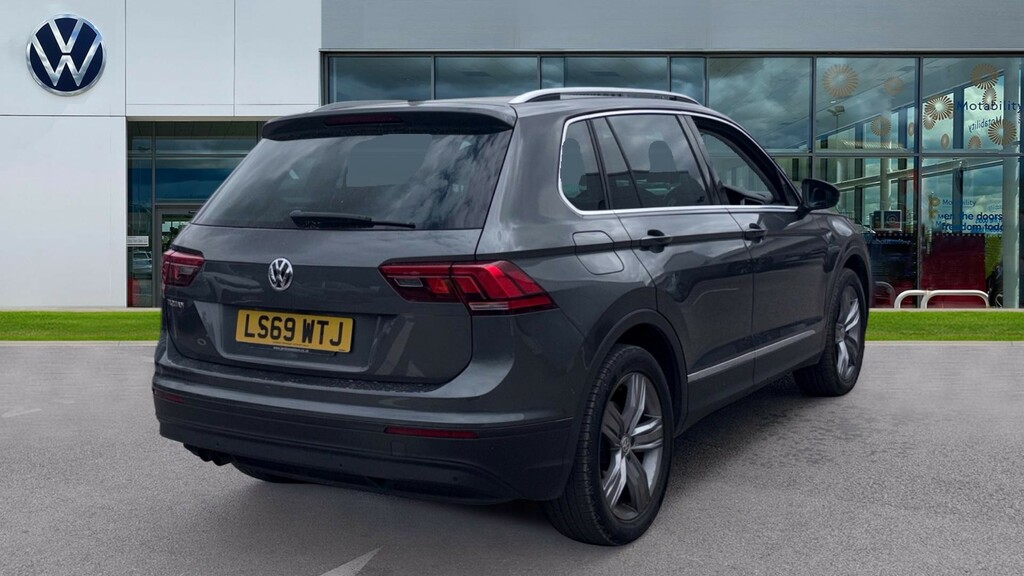 Volkswagen Tiguan 2.0 Match Tdi 148 Bhp Black #8