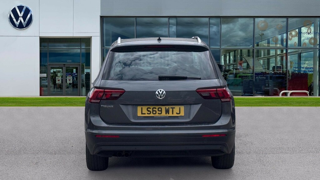 Volkswagen Tiguan 2.0 Match Tdi 148 Bhp Black #11