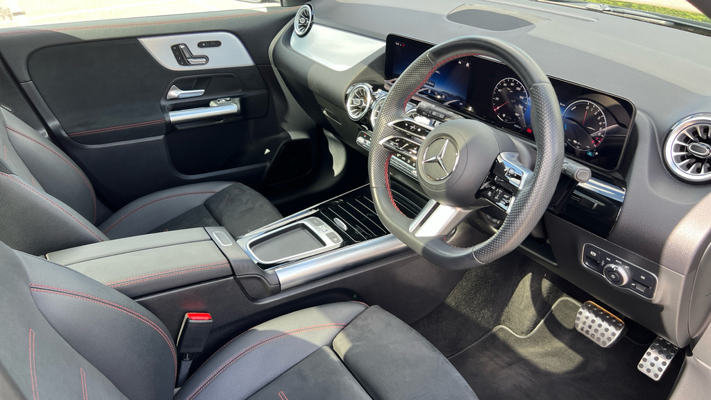 Mercedes-Benz GLA Class Gla 250E Amg Line Premium Plus Black #3