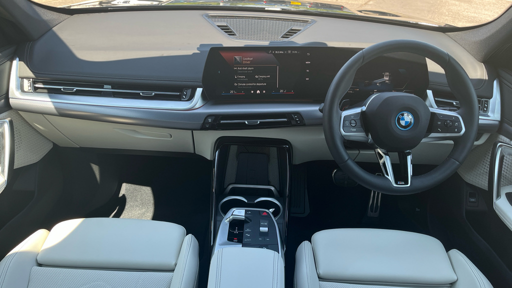 BMW iX1 Ix1 150Kw Edrive20 M Sport 65Kwh Black #3