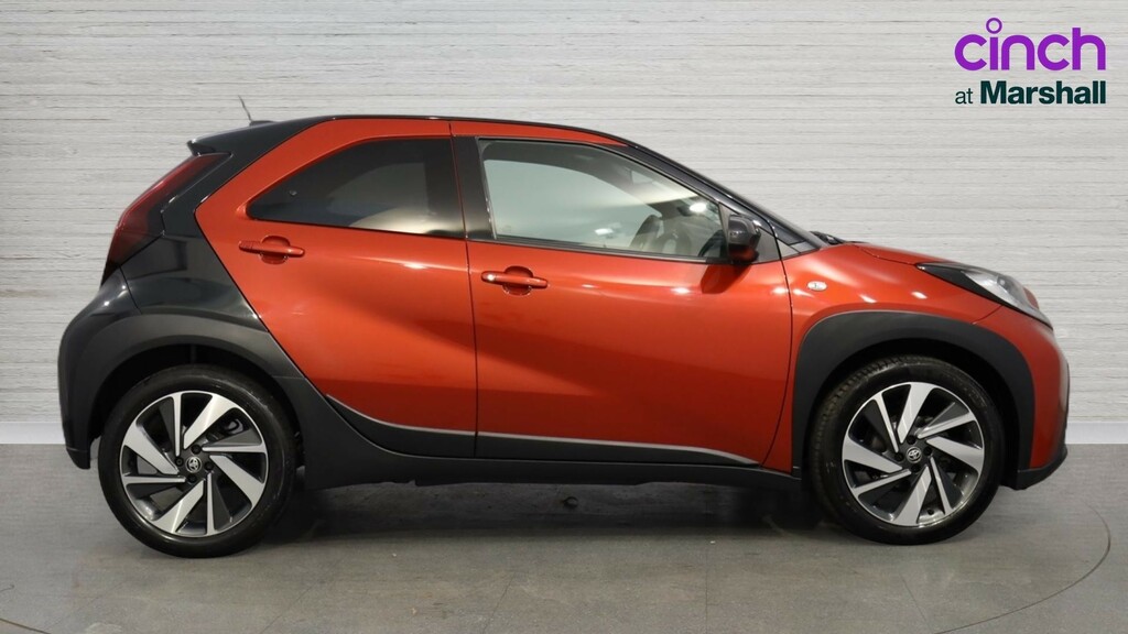 Toyota Aygo X Aygo X 1.0 Vvt-i Edge GV22SRO Red #2