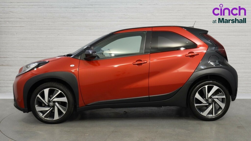 Toyota Aygo X Aygo X 1.0 Vvt-i Edge GV22SRO Red #6