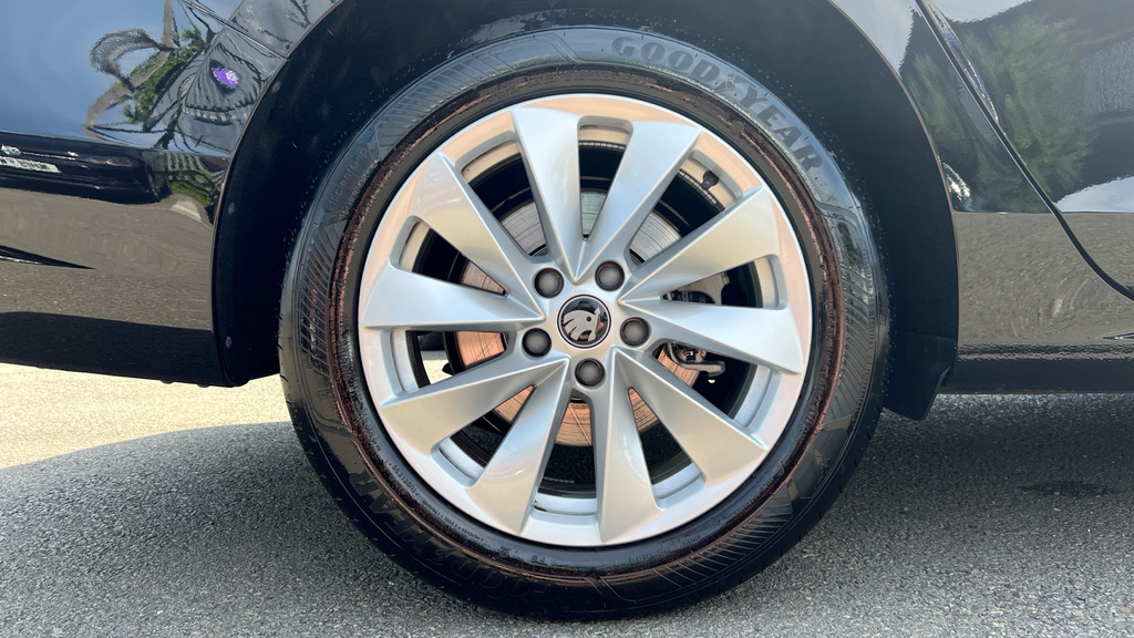 Skoda Superb Superb 2.0 Tdi Se Technology Dsg KR75WDX Black #5