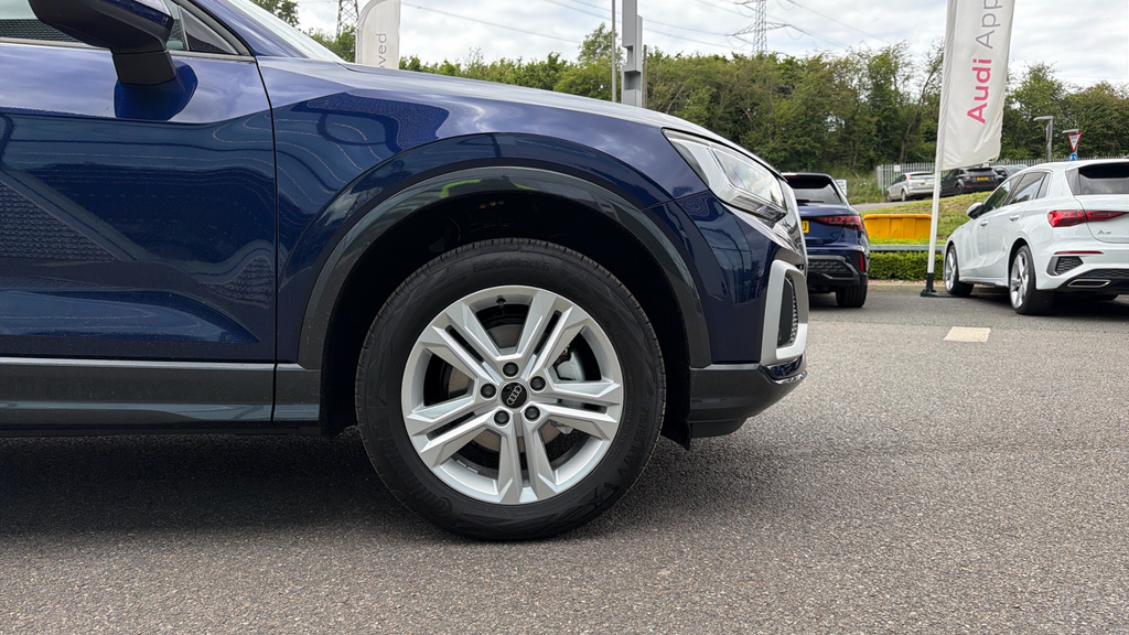 Audi Q2 Audi Q2 Sport 35 Tfsi 150 Ps S Tronic GL26HWX Blue #5