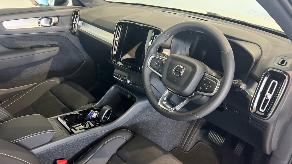Volvo XC40 Volvo Xc40 Estate 2.0 B3p Plus Dark FM26VRP White #4