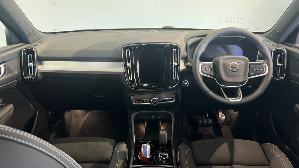 Volvo XC40 Volvo Xc40 Estate 2.0 B3p Plus Dark FM26VRP White #5