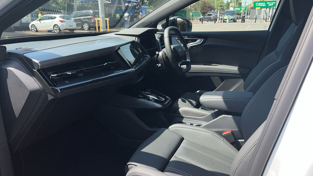 Audi Q4 E Tron Audi Q4 E-tron Estate 210Kw 45 82Kwh Black Edition White #2