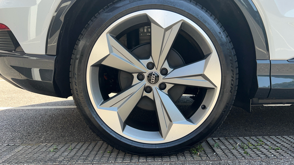 Audi Q4 E Tron Audi Q4 E-tron Estate 210Kw 45 82Kwh Black Edition White #5