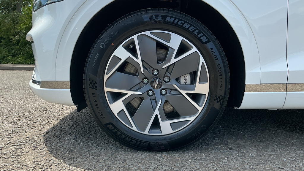 Genesis GV70 Gv70 360Kw Pure 84Kwh Awd White #4