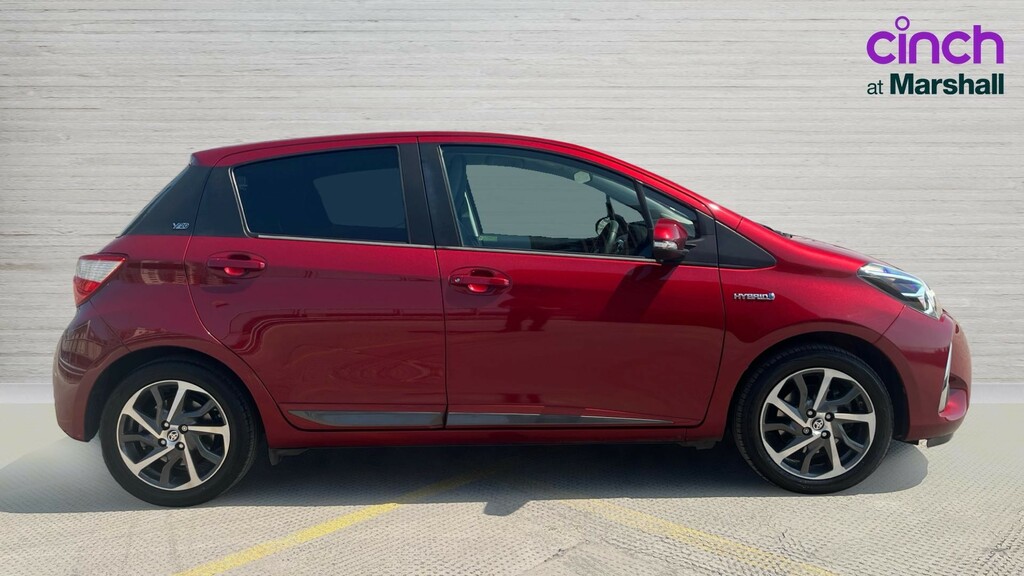 Toyota Yaris Yaris 1.5 Hybrid Y20 Cvt Bi-tone CK70GVN Red #2