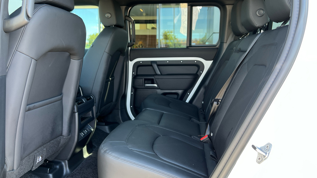 Land Rover Defender 110 Defender 3.0 D250 X-dynamic Se 110 White #4
