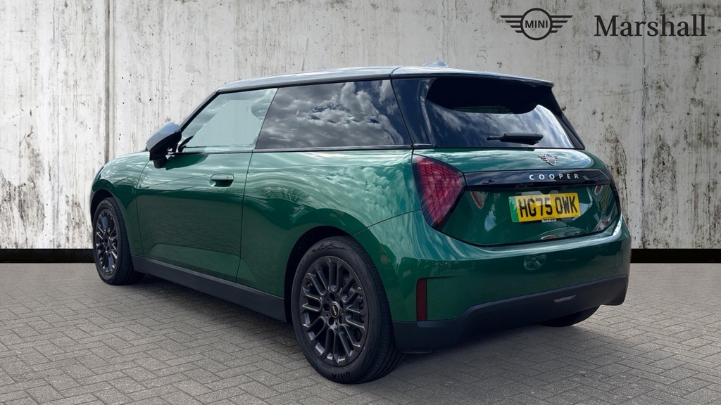 Mini Hatch Mini Cooper Hatchback 135Kw E Exclusive Green #2