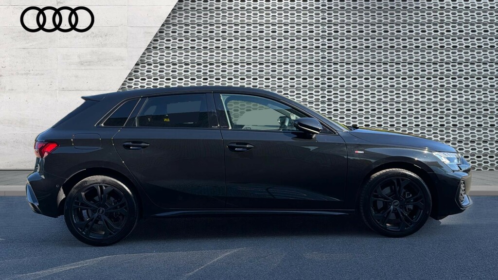 Audi A3 A3 1.5 Tfsi E 204 Black Edition S Tronic LN26MXR Black #4