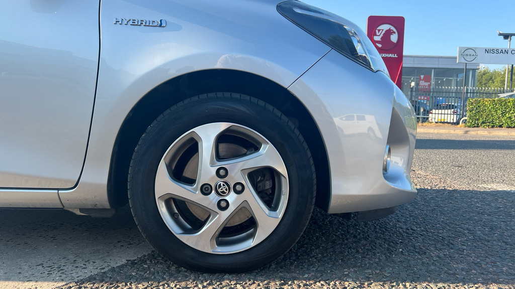 Toyota Yaris Yaris 1.5 Hybrid Icon Cvt NL66ETU Silver #4