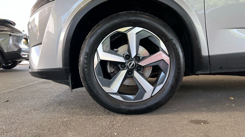 Nissan Qashqai Qashqai 1.3 Dig-t Mh 158 N-connecta Xtronic WR73HGJ Silver #4