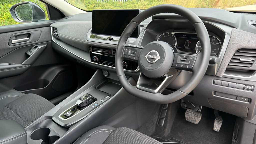 Nissan Qashqai Qashqai 1.3 Dig-t Mh Acenta Premium Hatchback Silver #14