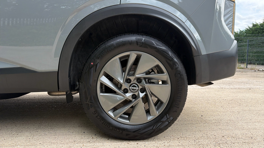 Nissan Qashqai Qashqai 1.3 Dig-t Mh Acenta Premium Hatchback Silver #23