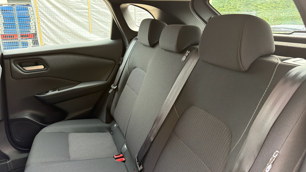 Nissan Qashqai Qashqai 1.3 Dig-t Mh Acenta Premium Hatchback Silver #21