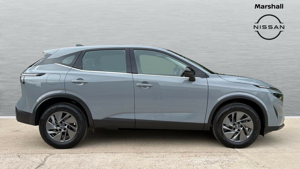 Nissan Qashqai Qashqai 1.3 Dig-t Mh Acenta Premium Hatchback Silver #3