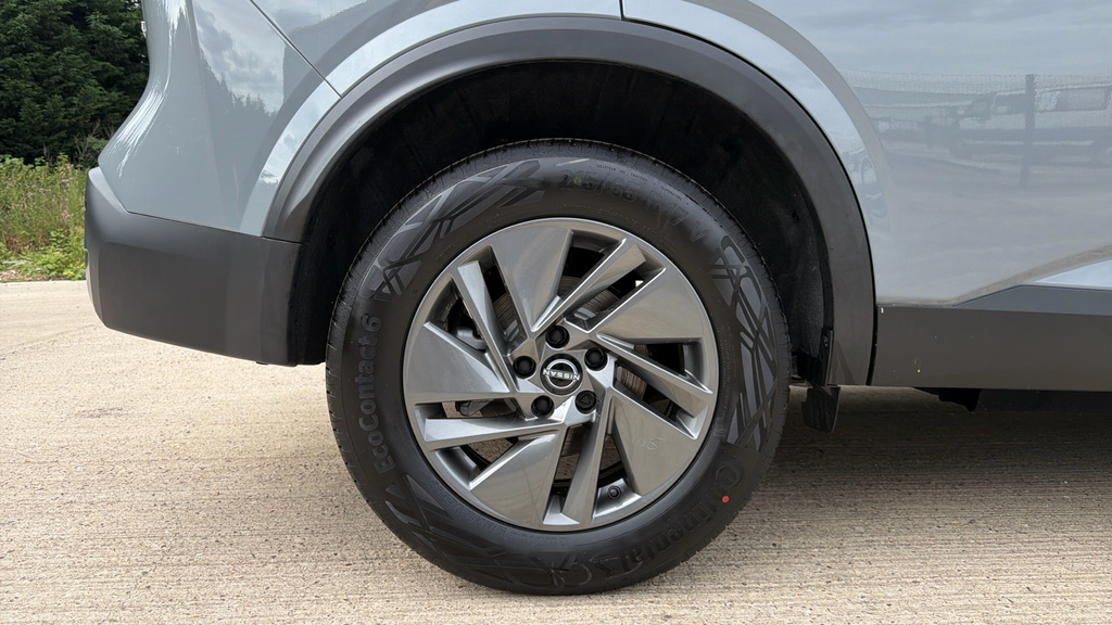 Nissan Qashqai Qashqai 1.3 Dig-t Mh Acenta Premium Hatchback Silver #22