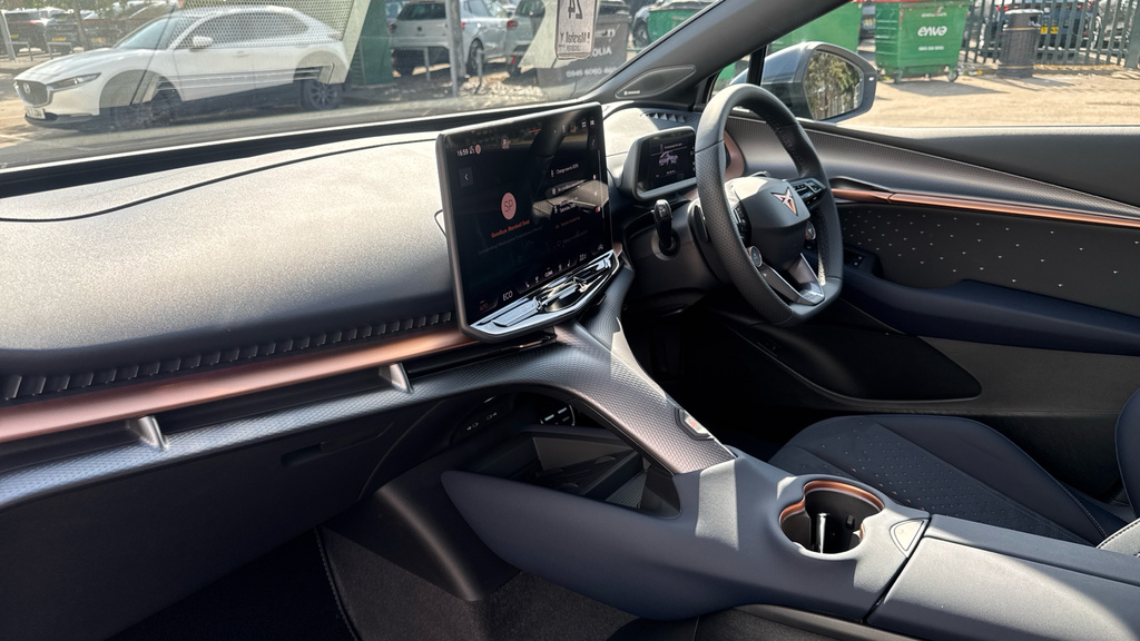 Cupra Tavascan Tavascan 210Kw V2 77Kwh Estate White #2