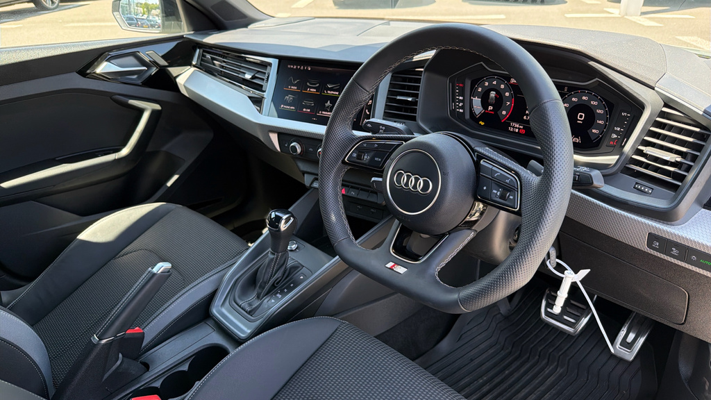 Audi A1 A1 35 Tfsi Black Edition S Tronic GN26WBJ Black #6