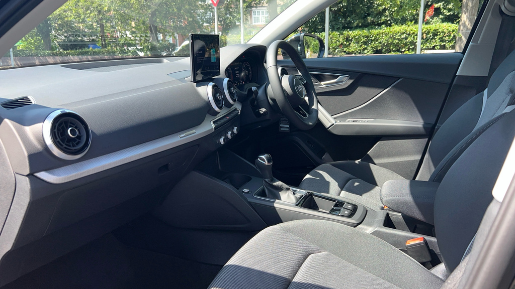 Audi Q2 Audi Q2 Estate 35 Tfsi Sport S Tronic Tech LY26DYU Black #2