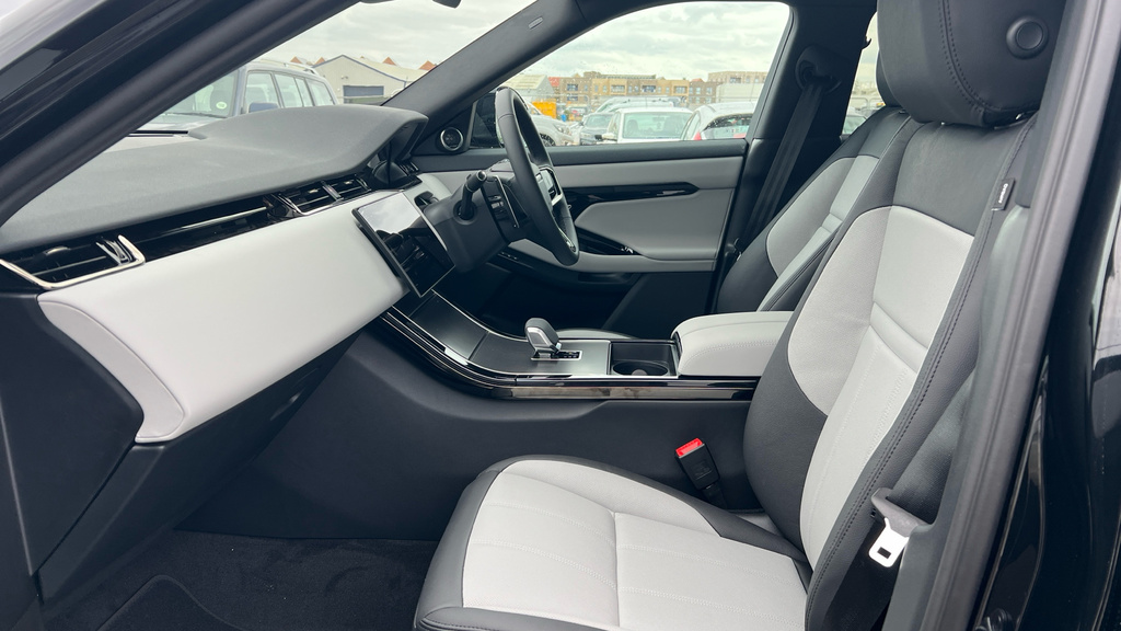Land Rover Range Rover Evoque Range Rover Evoque 1.5 P270e Edition Hatc AE26PKK Black #3