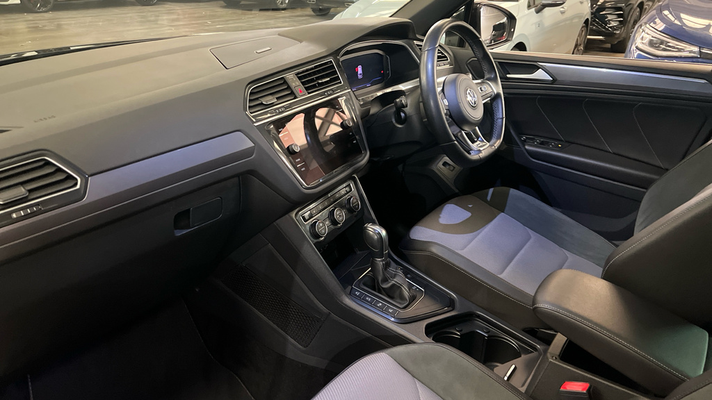 Volkswagen Tiguan Tiguan 2.0 Tdi 150 R-line Tech Dsg YG19JJH Black #2