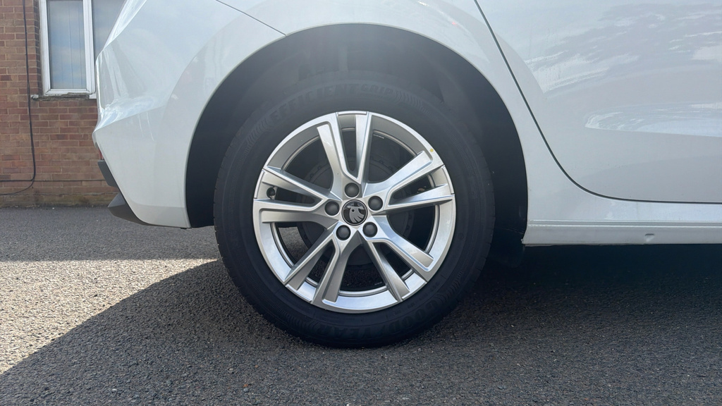 Skoda Fabia Skoda Fabia Hatchback 1.0 Tsi 116 Se L Edition White #5