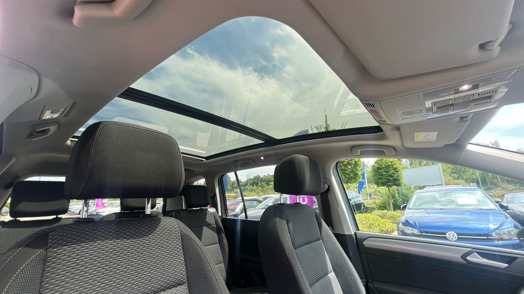 Volkswagen Touran Se 1.5 Tsi 150Ps 6-Speed Man Grey #38