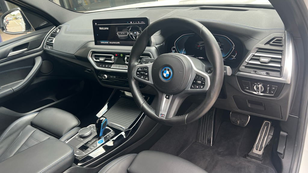 BMW iX3 Ix3 210Kw M Sport Pro 80Kwh GY22XHJ White #4