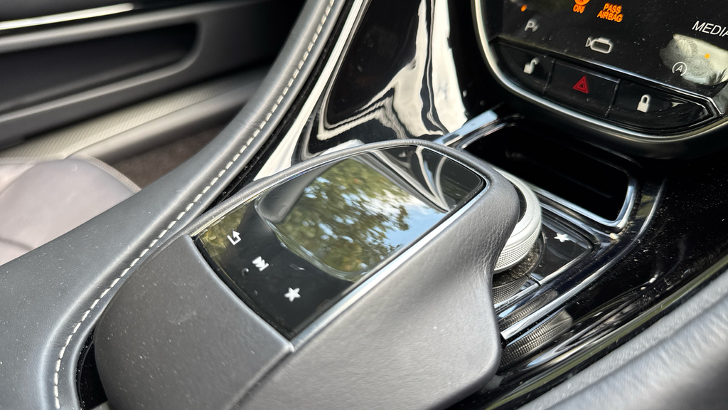 Aston Martin DBS  Grey #32