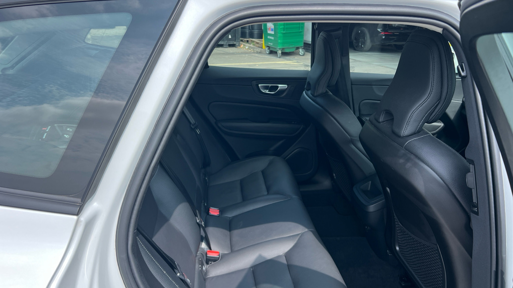 Volvo XC60 Xc60 2.0 B5p Core Awd Geartronic PO23JUE White #6