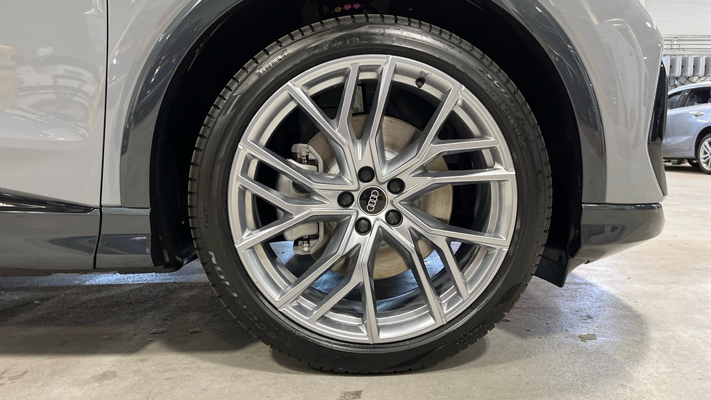Audi Q4 E Tron Audi Q4 Black Edition 45 E-tron 210,00 Kw LV26NCZ Grey #5