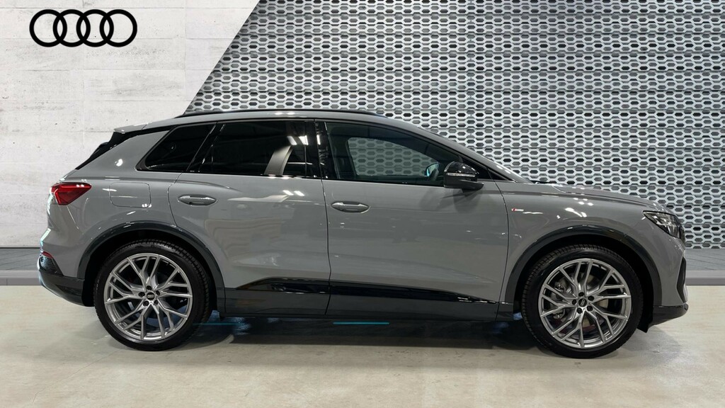 Audi Q4 E Tron Audi Q4 Black Edition 45 E-tron 210,00 Kw LV26NCZ Grey #4